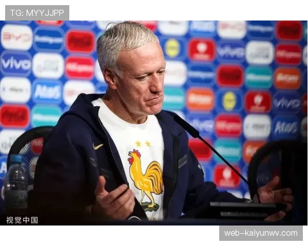 德尚如何通过更衣室管理提升法国队凝聚力？