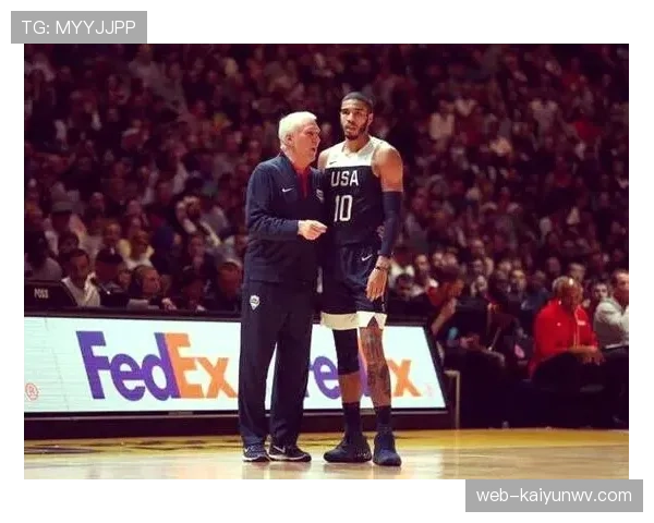 三秒规则在NBA和FIBA比赛中有哪些不同的具体应用？